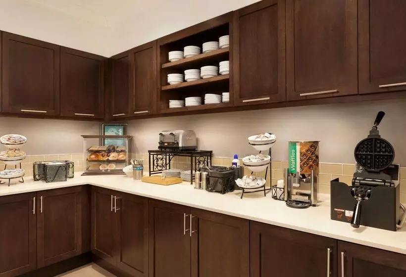 Отель Homewood Suites By Hilton Frederick