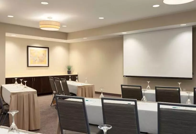 Отель Homewood Suites By Hilton Frederick