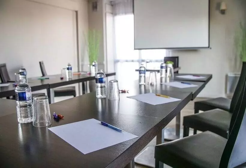 בית מלון כפרי Hôtel Inn Design Resto Novo Alençon