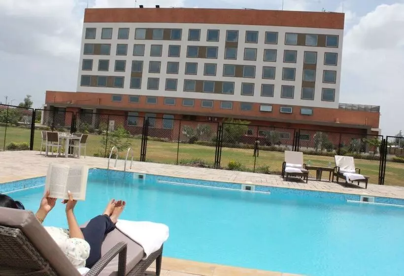 ホテル Pride Elite, Phaltan