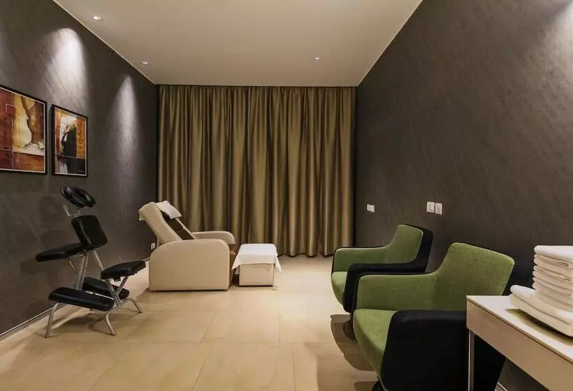 ホテル Pride Elite, Phaltan