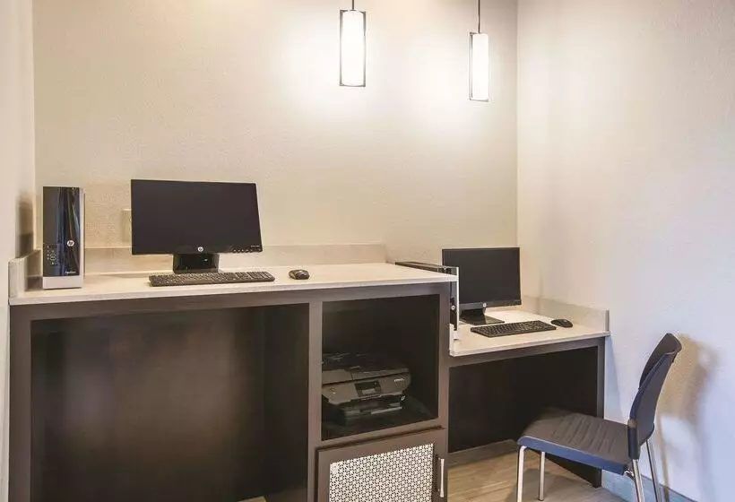 酒店 La Quinta By Wyndham Hattiesburg   I 59