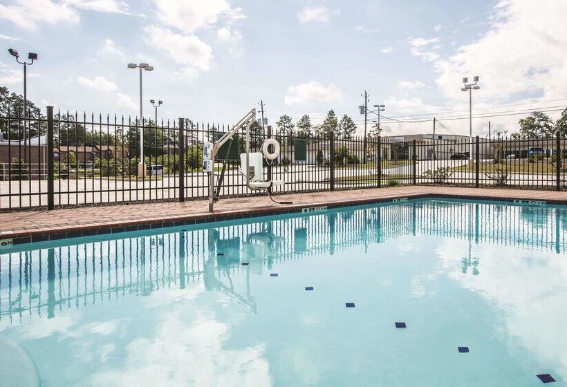 호텔 La Quinta By Wyndham Hattiesburg   I 59