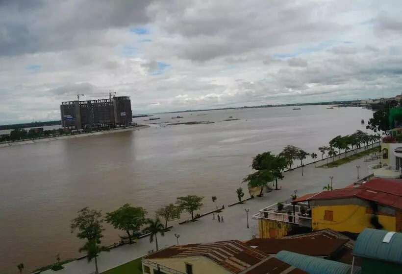 Lux Riverside Hotel & Apartment
