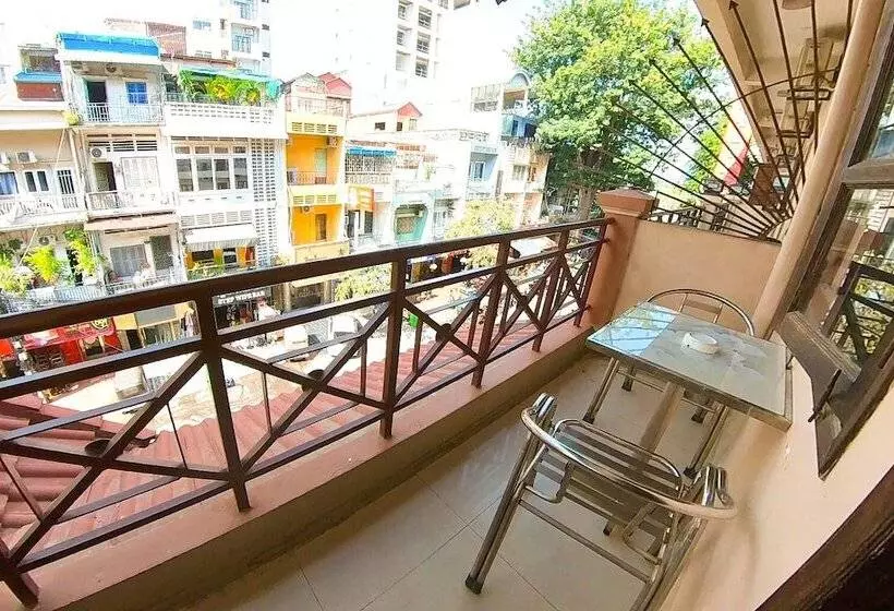Lux Riverside Hotel & Apartment