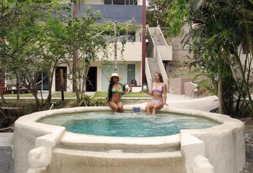 Me Hotel & Villas   Montañita Estates