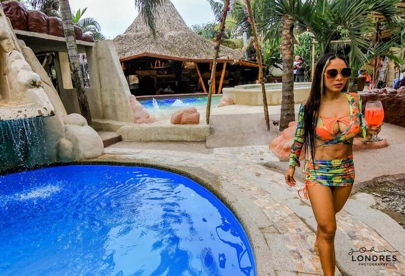 Me Hotel & Villas   Montañita Estates