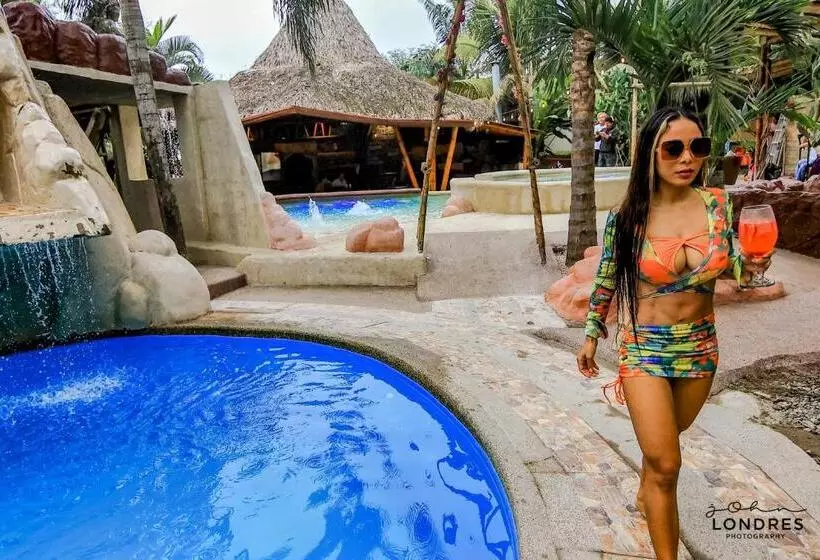 Me Hotel & Villas Montañita Estates