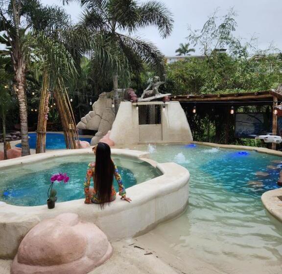 Me Hotel & Villas   Montañita Estates