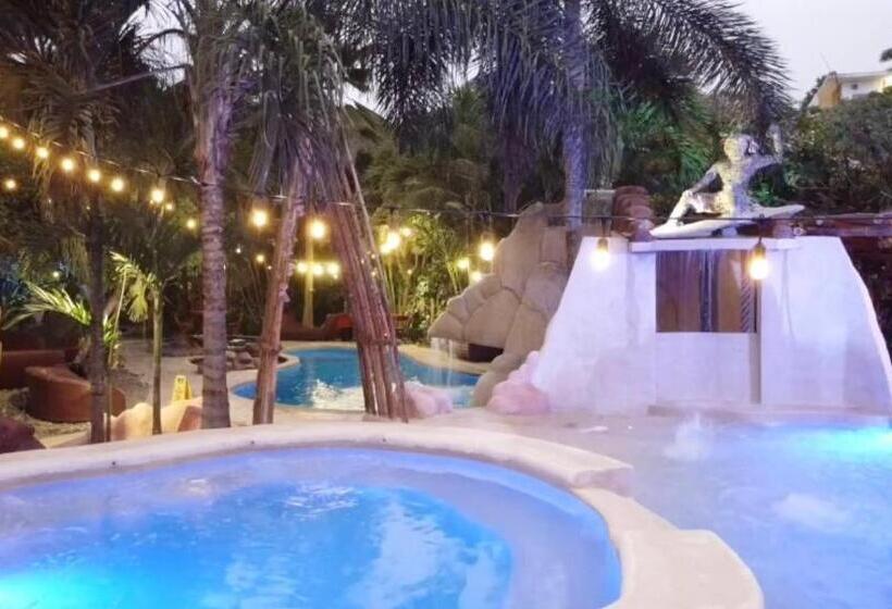 Me Hotel & Villas   Montañita Estates