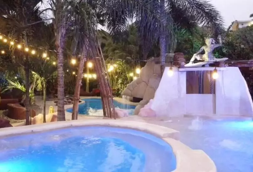 Me Hotel & Villas Montañita Estates