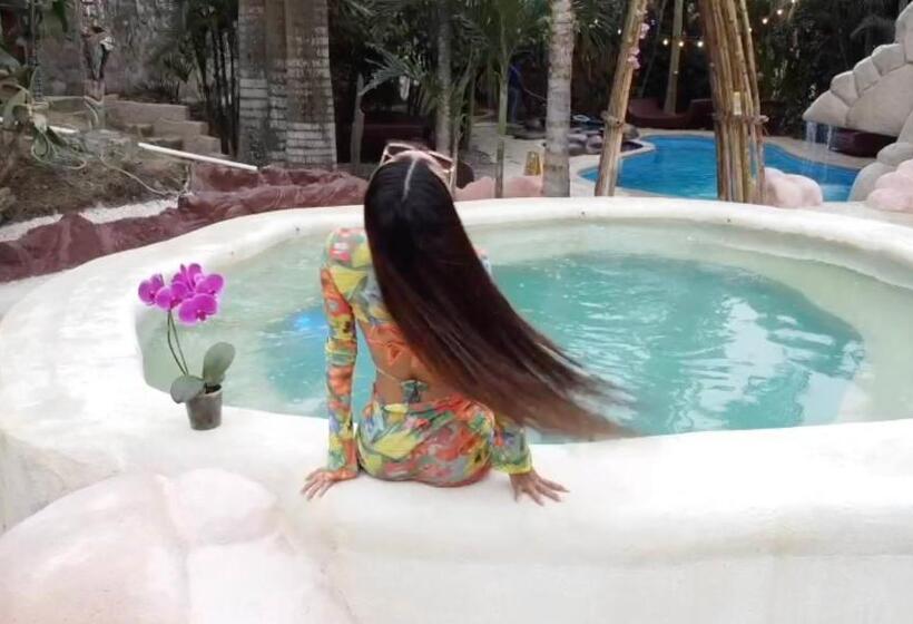 Me Hotel & Villas   Montañita Estates