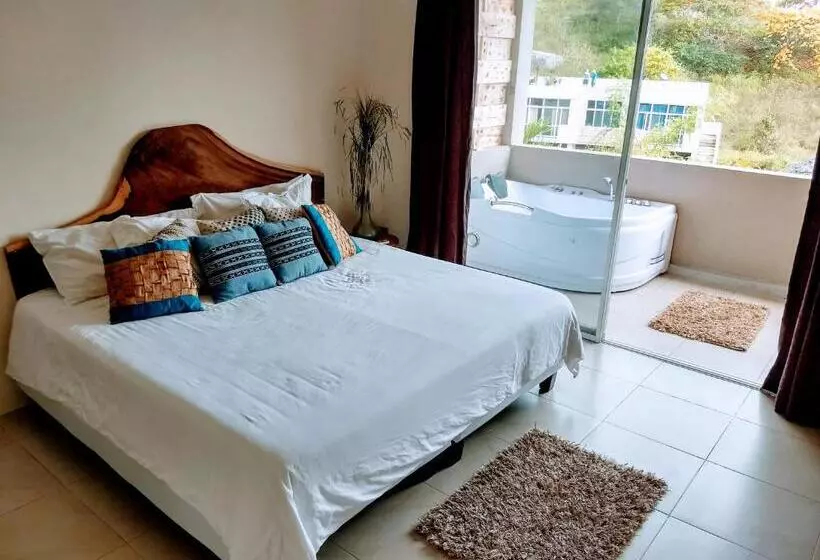 Me Hotel & Villas Montañita Estates