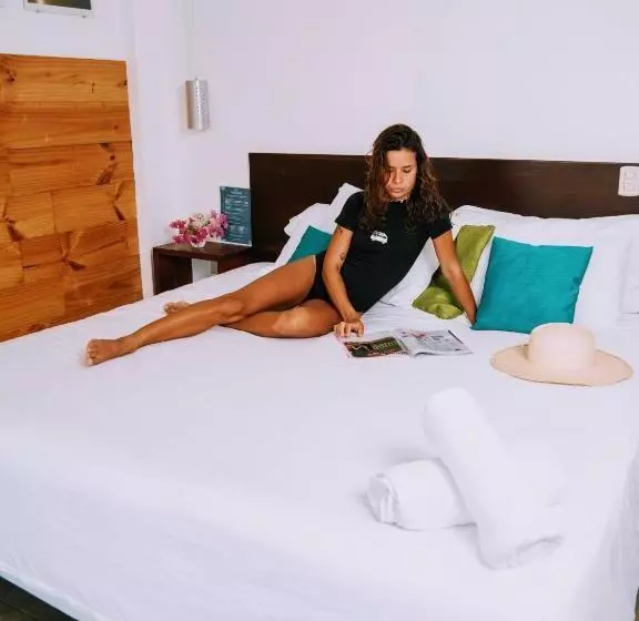 Me Hotel & Villas Montañita Estates