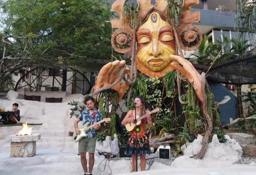 Me Hotel & Villas Montañita Estates