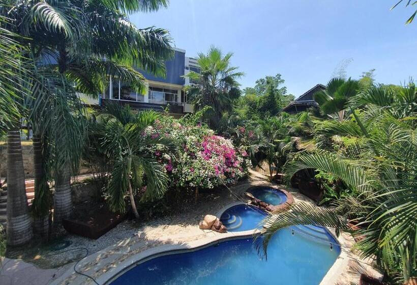 Me Hotel & Villas   Montañita Estates