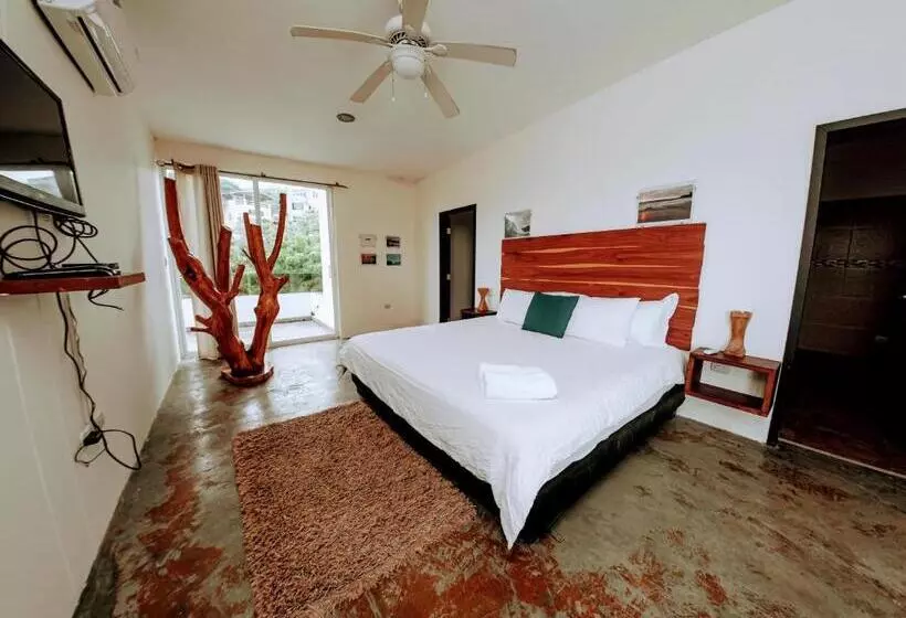 Me Hotel & Villas Montañita Estates