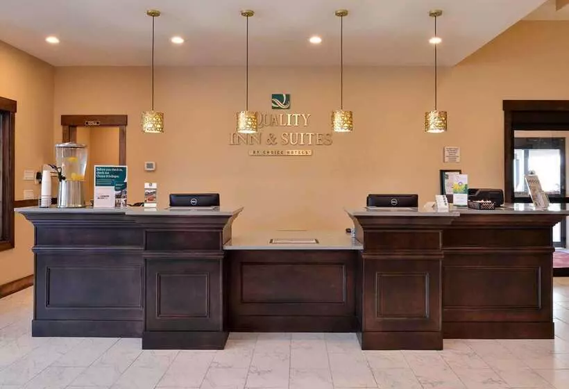 ホテル Quality Inn & Suites Tacoma  Seattle