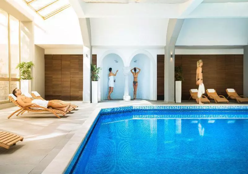 هتل Remisens Villa Belvedere