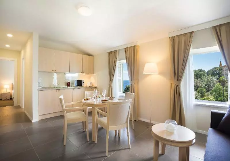 هتل Remisens Villa Belvedere