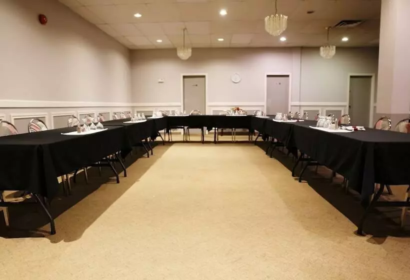 汽车旅馆  Tamarack Motor Inn