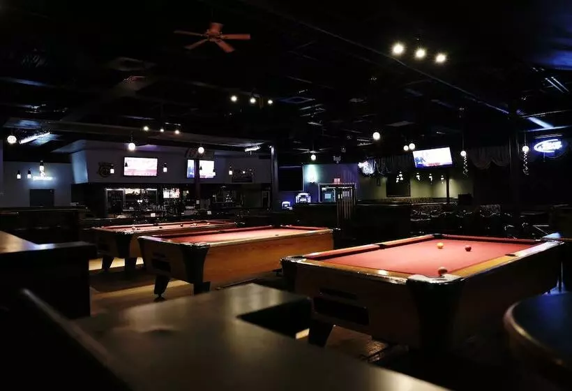 汽车旅馆  Tamarack Motor Inn