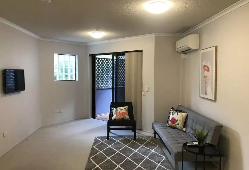 Spring Hill Gardens Apartments