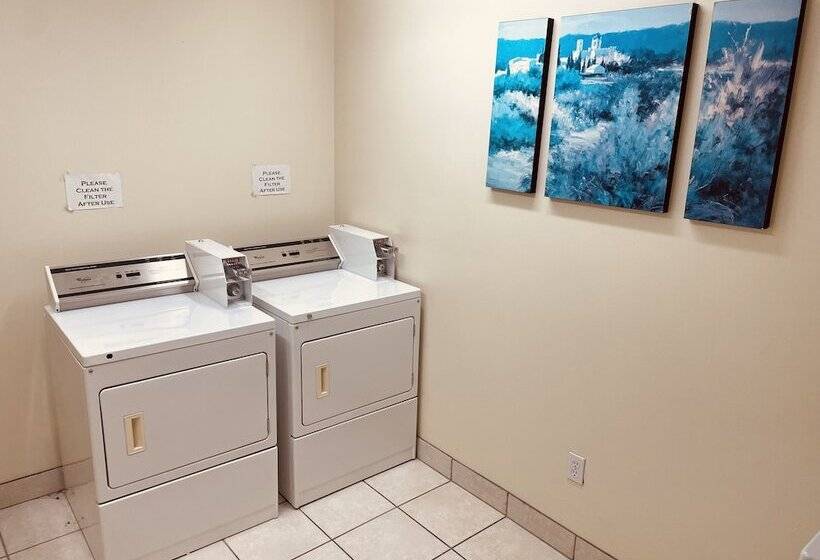 فندق Aurora Park Inn & Suites