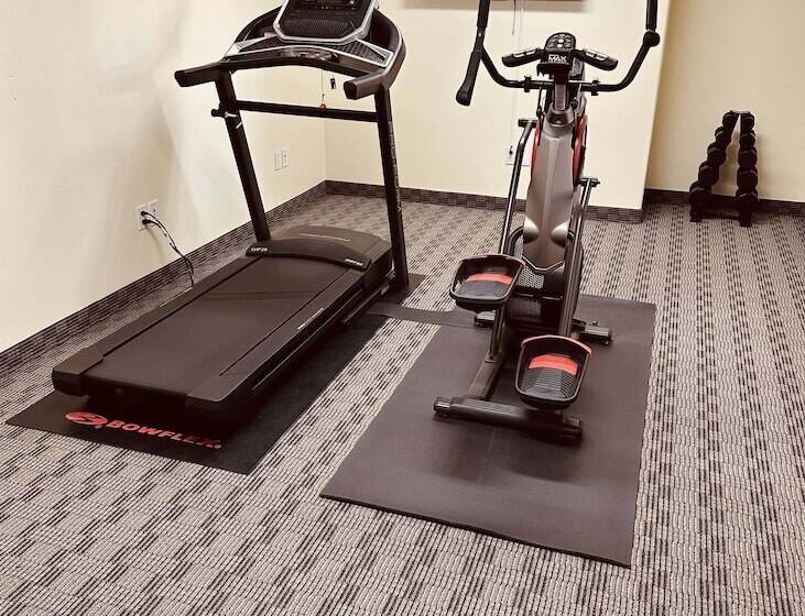 فندق Aurora Park Inn & Suites