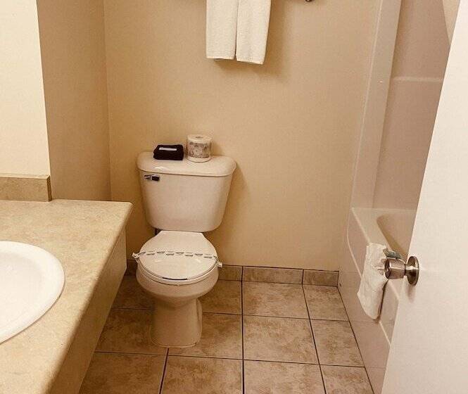 فندق Aurora Park Inn & Suites