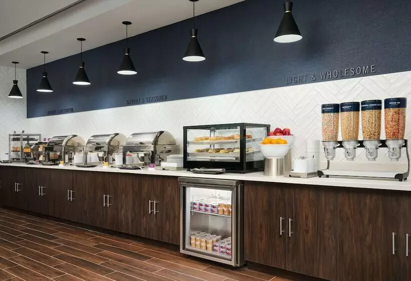 Hotelli Hampton Inn Towson Downtown