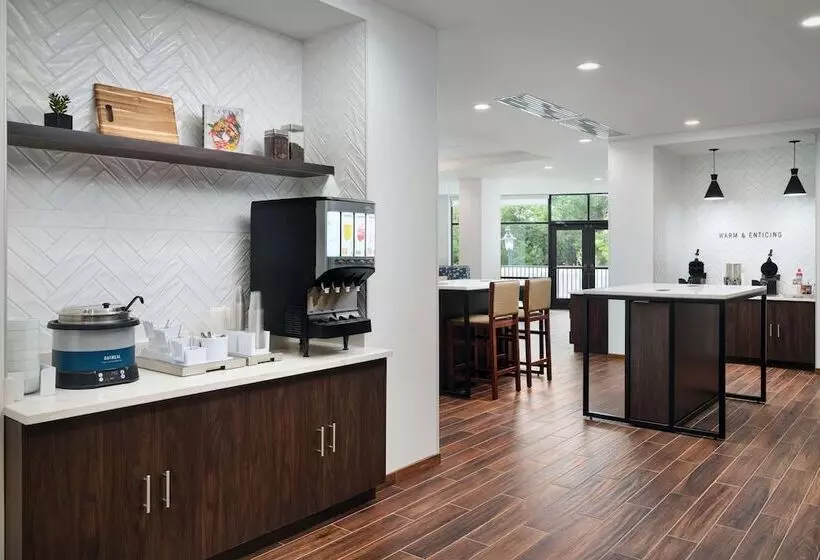 Hotelli Hampton Inn Towson Downtown