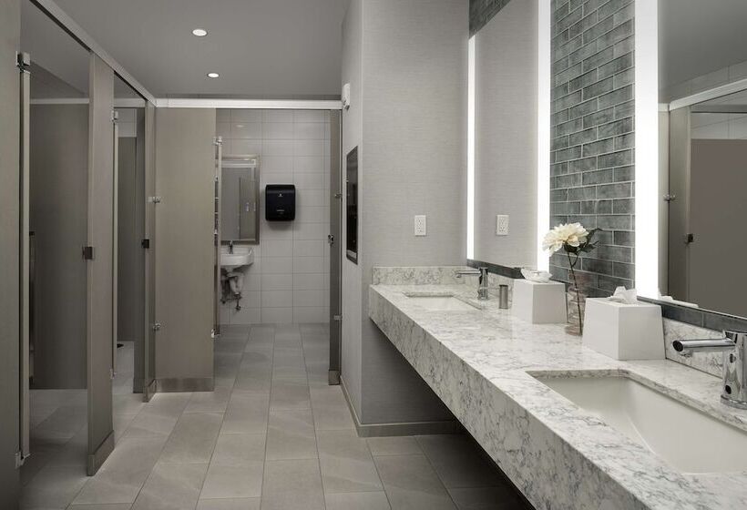 هتل Hilton Garden Inn Pensacola Downtown