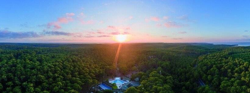 בית מלון כפרי Résidence Les Cavales