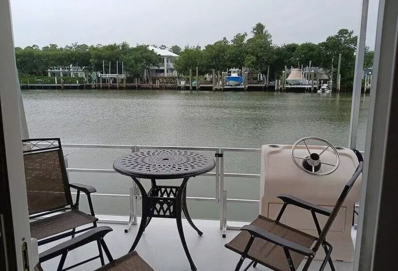 Hotelli Treasure Harbor