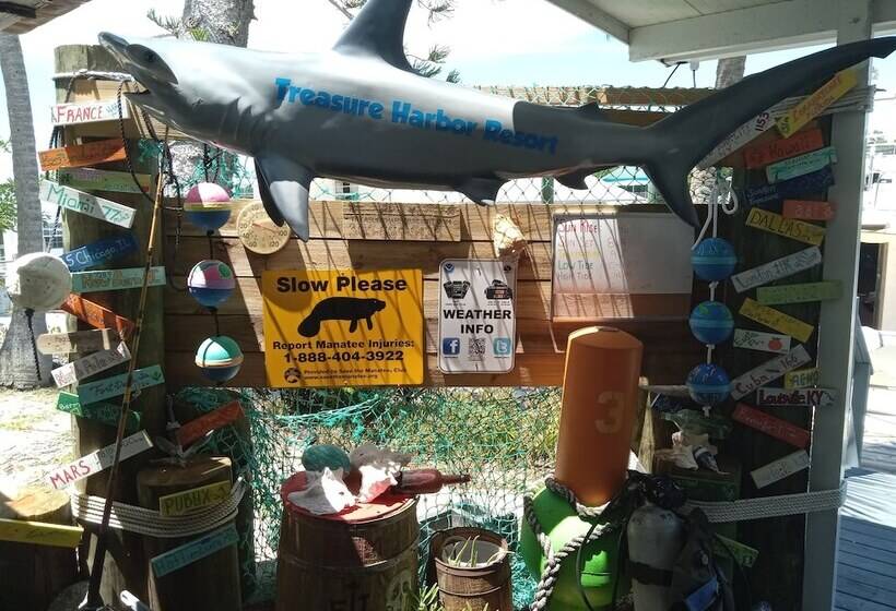 Отель Treasure Harbor