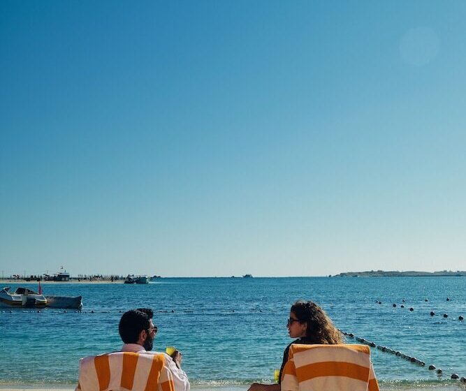 هتل Triumph White Sands