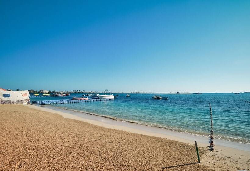 هتل Triumph White Sands