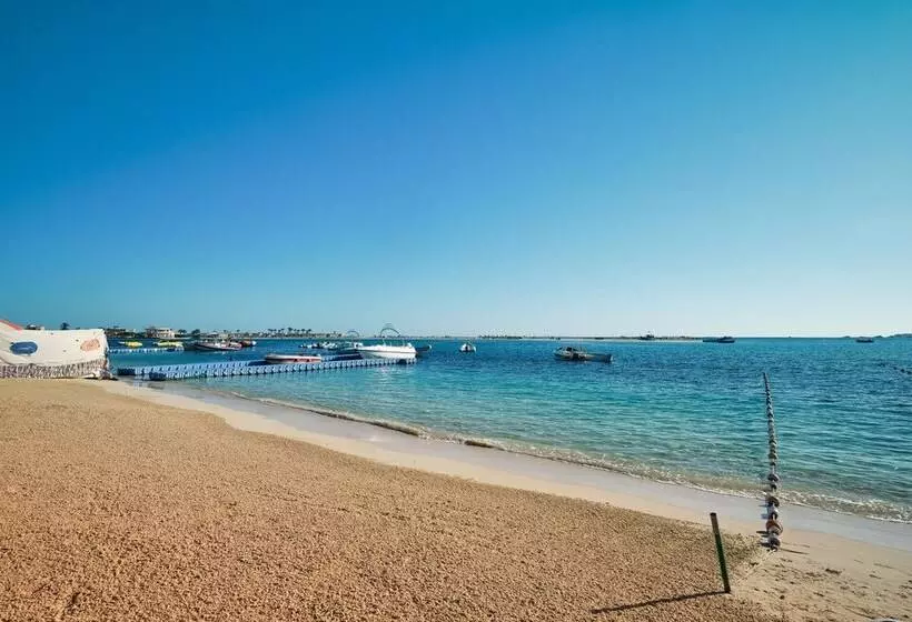 هتل Triumph White Sands