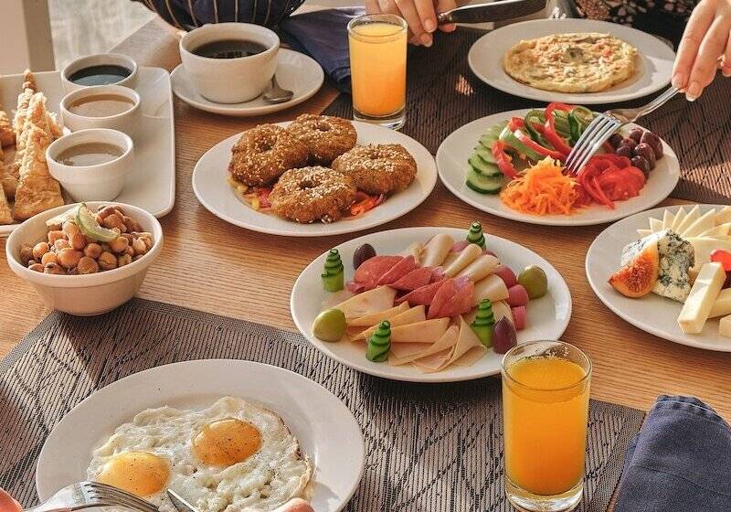 هتل Triumph White Sands