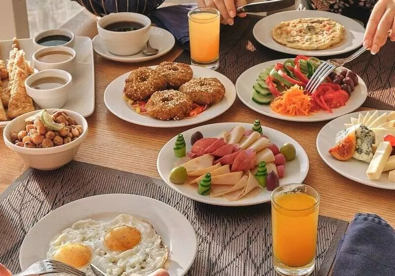 هتل Triumph White Sands