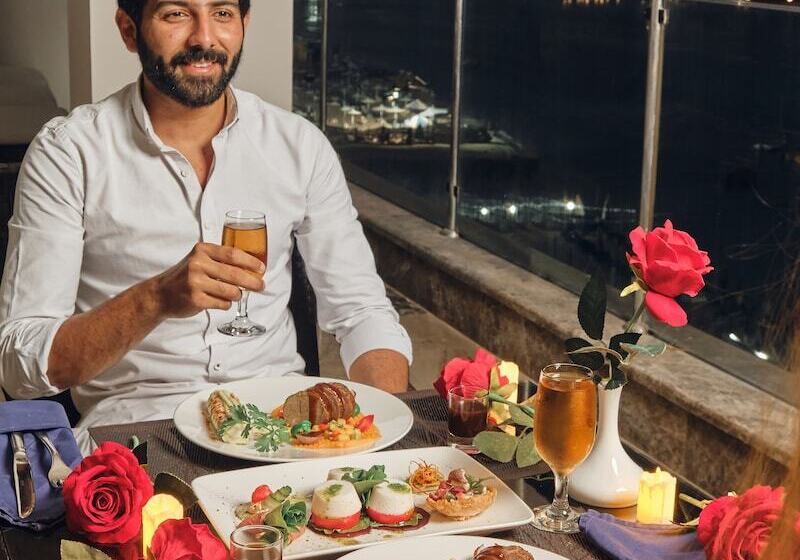 هتل Triumph White Sands