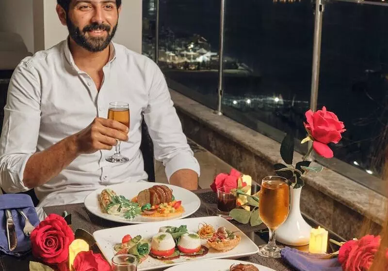 هتل Triumph White Sands