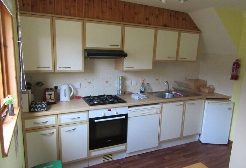 Osprey, Longhouse Cottages