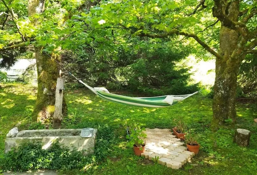 ペンション Nomad Alp B&b