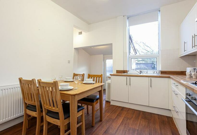 ペンション Pillo Rooms Cosy 2 Bed House In Eccles