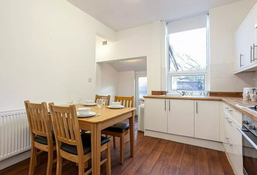 Majatalo Pillo Rooms Cosy 2 Bed House In Eccles