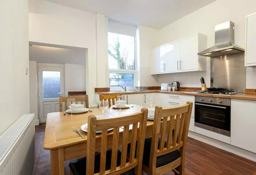 Majatalo Pillo Rooms Cosy 2 Bed House In Eccles