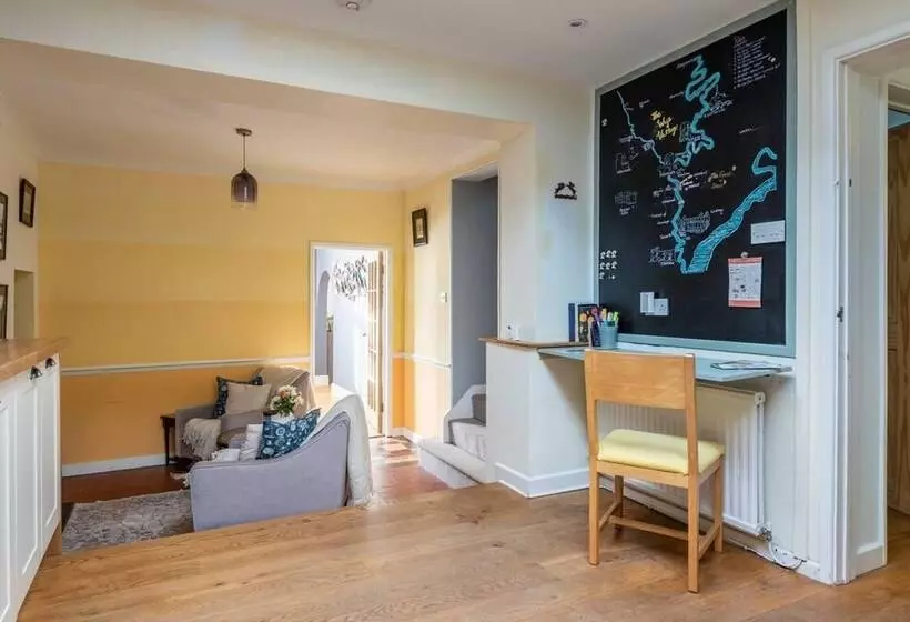 レジデンス Beautiful 4 Bed House In Monmouth