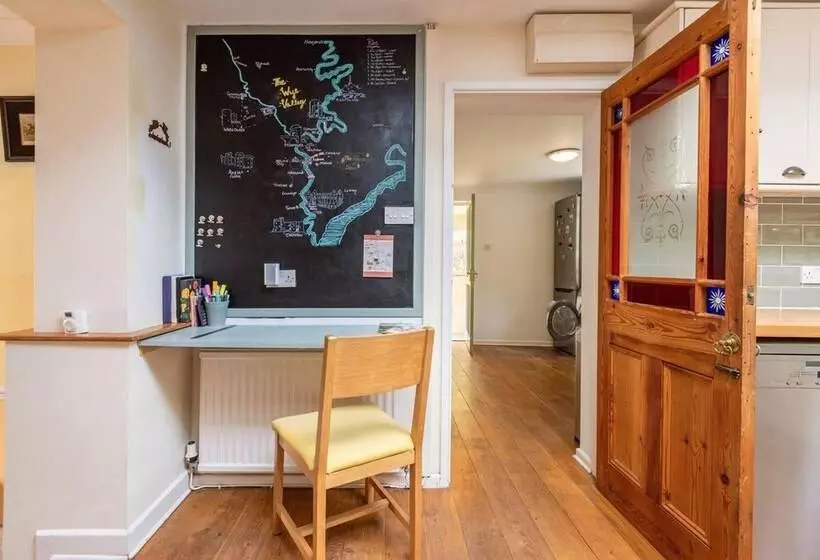 レジデンス Beautiful 4 Bed House In Monmouth